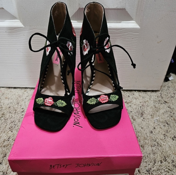 Betsy Johnson Floral Embroidered Heels - Picture 2 of 5